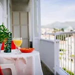 Sunnynest Apartment - 3Br Apt With Free Parking & Wi-Fi, Close To Lapad Bay Beach