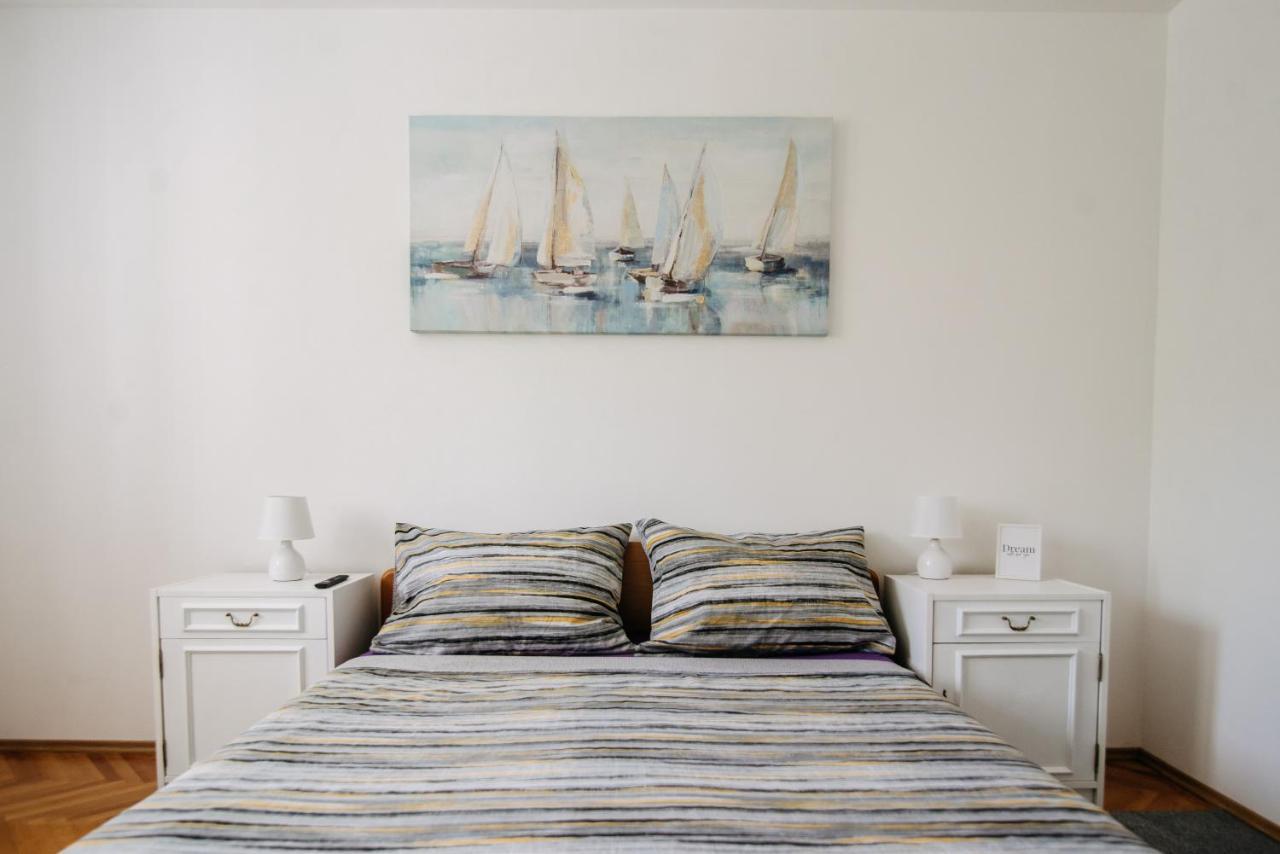 Sunnynest - 3br With Free Parking & Wi-fi, Close To Lapad Bay *
